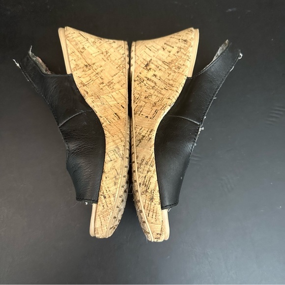 Crocs Womens A Leigh Leather Peep Toe Slingback Cork Wedge Sandals Black Size 6 - Picture 7 of 9